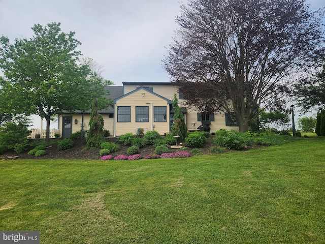 2569 White Oak Rd, Strasburg, PA 17579 - view of front of house with a front yard
