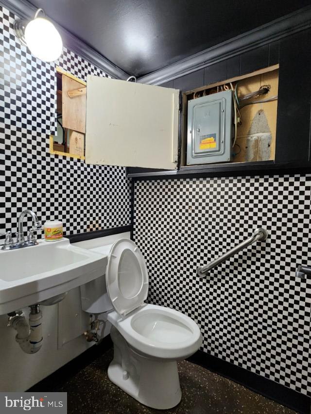 6222 Catalpha Rd, Baltimore, MD 21214 - half bathroom featuring tile walls