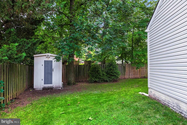 12513 Dardanelle Ct, Herndon, VA 20170 - fenced backyard featuring a shed
