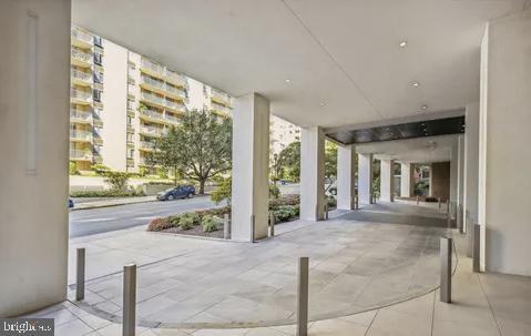 4620 N Park Ave N Unit 502W, Chevy Chase, MD 20815 - view of patio