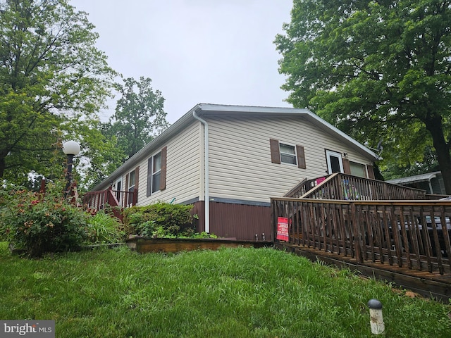 10 Summer Dr, Elizabethtown, PA 17022 - view of home's exterior featuring a wooden deck and a yard