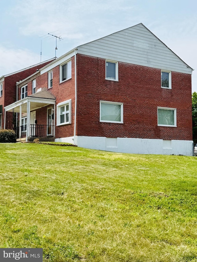 854 Bradhurst Rd, Baltimore, MD 21212 - view of side of property with brick siding and a yard