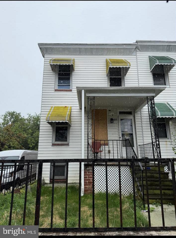 3343 Ravenwood Ave, Baltimore, MD 21213 - view of front of property with a porch and a fenced front yard