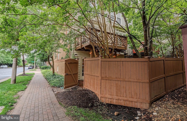 712 Arch Hall Ln, Alexandria, VA 22314 - view of yard featuring a gate