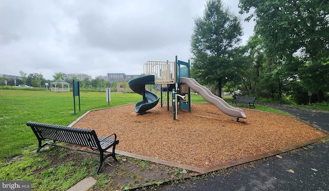 712 Arch Hall Ln, Alexandria, VA 22314 - communal playground with a yard