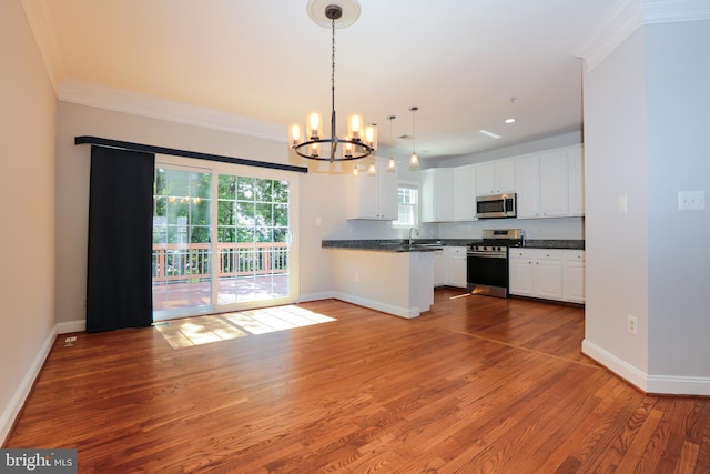 2066 Capstone Cir, Herndon, VA 20170 - kitchen featuring stainless steel appliances, a chandelier, ornamental molding, dark countertops, and white cabinetry