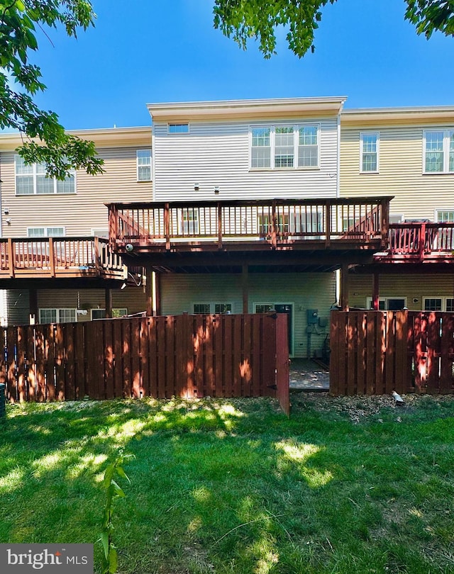 2066 Capstone Cir, Herndon, VA 20170 - back of property featuring a deck