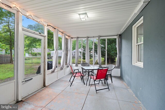 3519 Sunset Ave, Williamstown, NJ 08094 - sunroom with outdoor dining space
