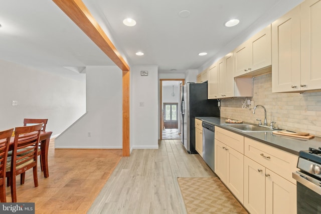 1117 Regina Dr, Baltimore, MD 21227 - kitchen featuring stainless steel appliances, dark countertops, tasteful backsplash, light wood-style flooring, and recessed lighting