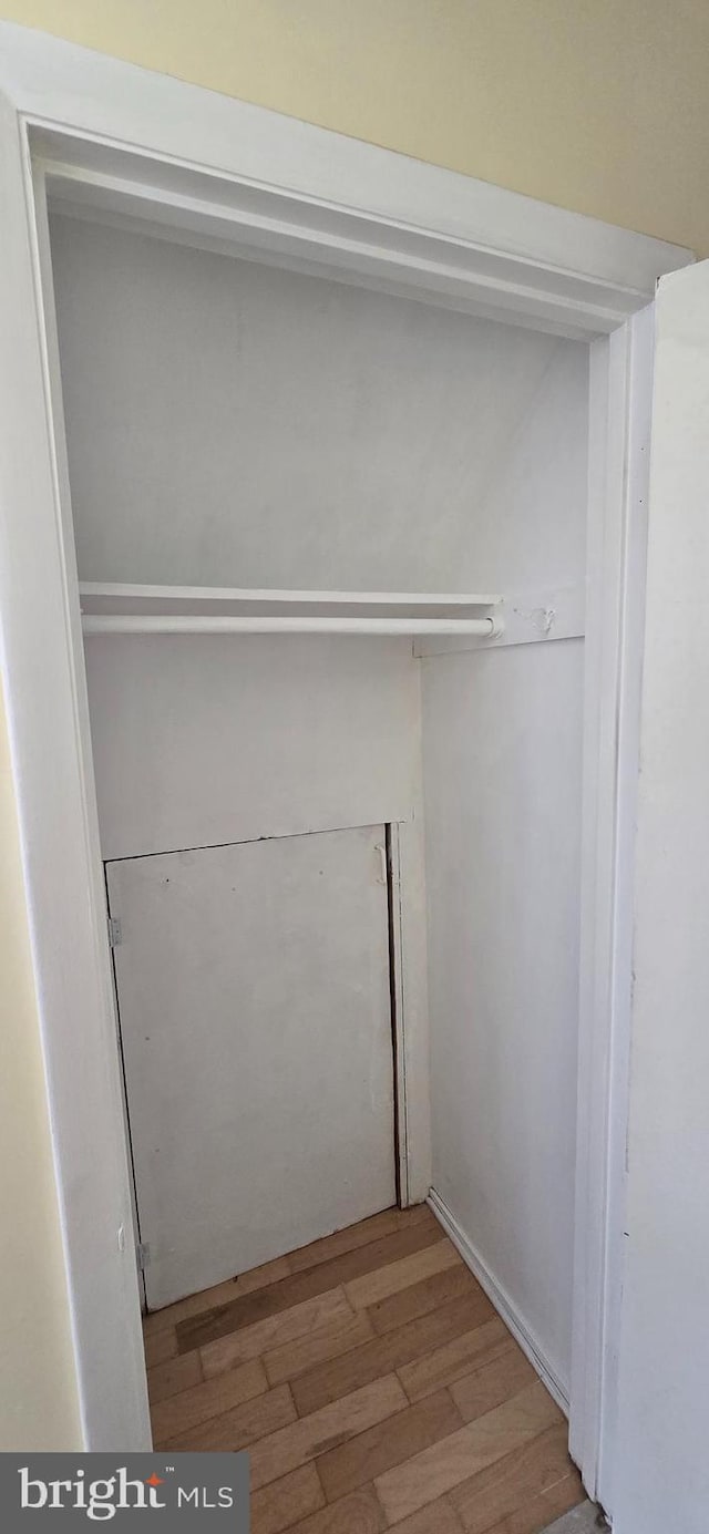 350 Juniper Ct, Herndon, VA 20170 - view of closet