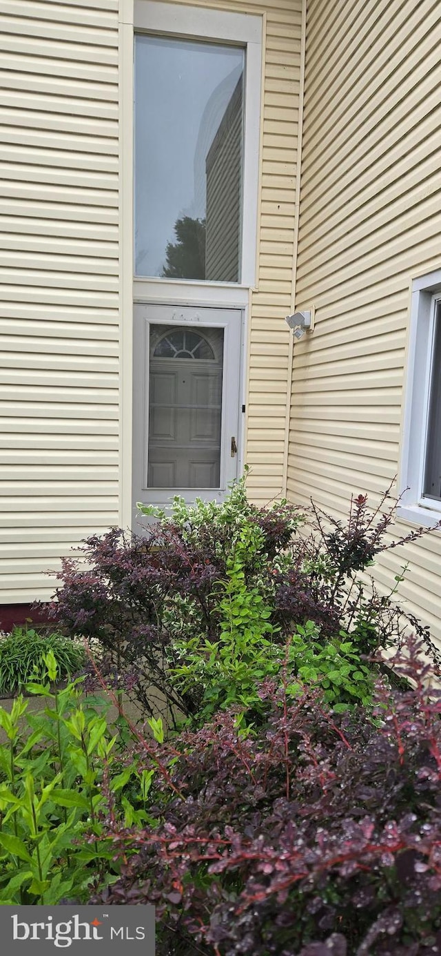350 Juniper Ct, Herndon, VA 20170 - exterior view