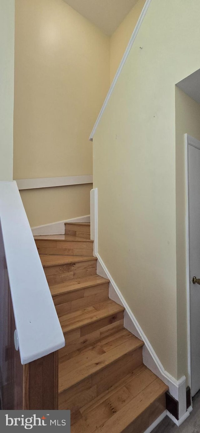350 Juniper Ct, Herndon, VA 20170 - stairway with wood finished floors and baseboards