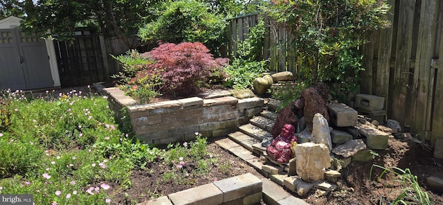 350 Juniper Ct, Herndon, VA 20170 - exterior view of a fenced backyard