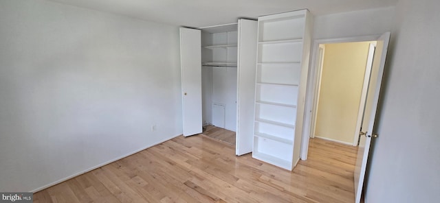 350 Juniper Ct, Herndon, VA 20170 - unfurnished bedroom featuring light wood-style flooring and a closet