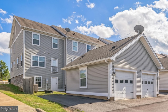 7129 Durrette Rd, Ruther Glen, VA 22546 - rear view of house with an attached garage