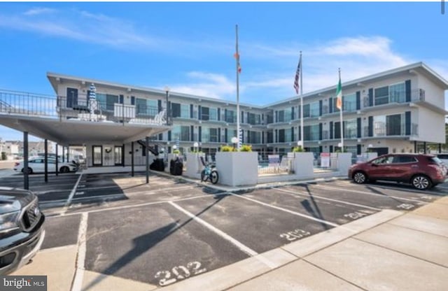 405 Ocean Ave Unit 110, Wildwood, NJ 08260 - view of uncovered parking lot