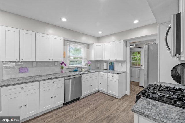 31 Mercator Ln, Willingboro, NJ 08046 - kitchen featuring stainless steel appliances, healthy amount of natural light, light wood-type flooring, backsplash, and recessed lighting