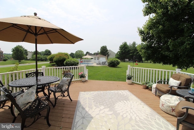 802 Chesapeake Ct, Newark, DE 19702 - wooden terrace featuring a yard