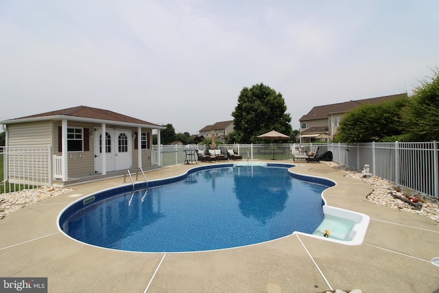 802 Chesapeake Ct, Newark, DE 19702 - view of swimming pool featuring a fenced backyard, a patio, and an outbuilding