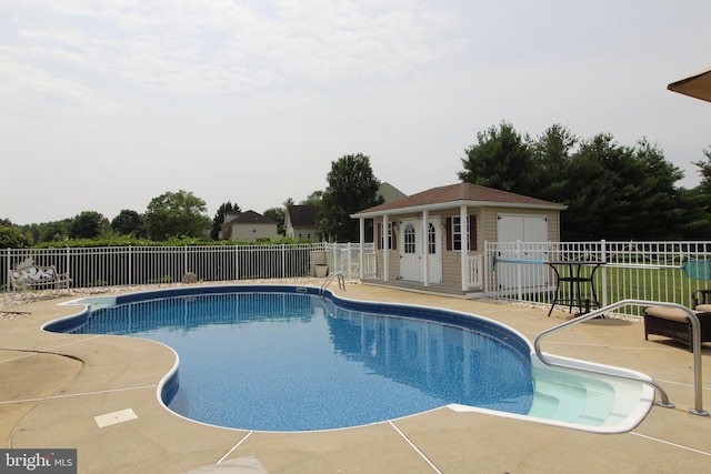 802 Chesapeake Ct, Newark, DE 19702 - view of swimming pool with a patio area