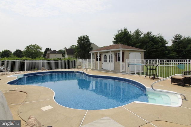 802 Chesapeake Ct, Newark, DE 19702 - view of swimming pool featuring a patio area and an outdoor structure