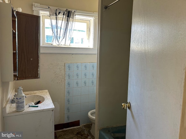 210 Highland Ave, Trenton, NJ 08618 - bathroom with toilet and vanity