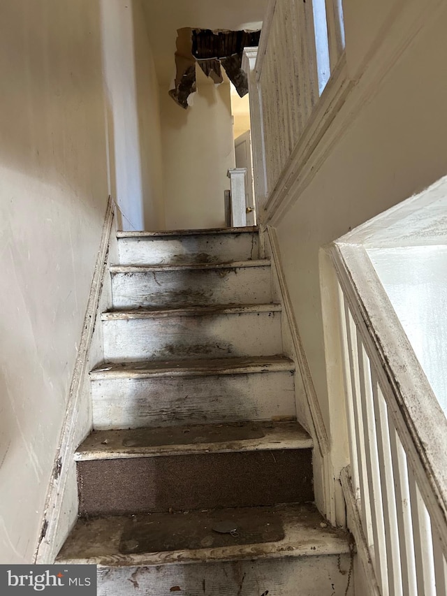 210 Highland Ave, Trenton, NJ 08618 - view of stairs