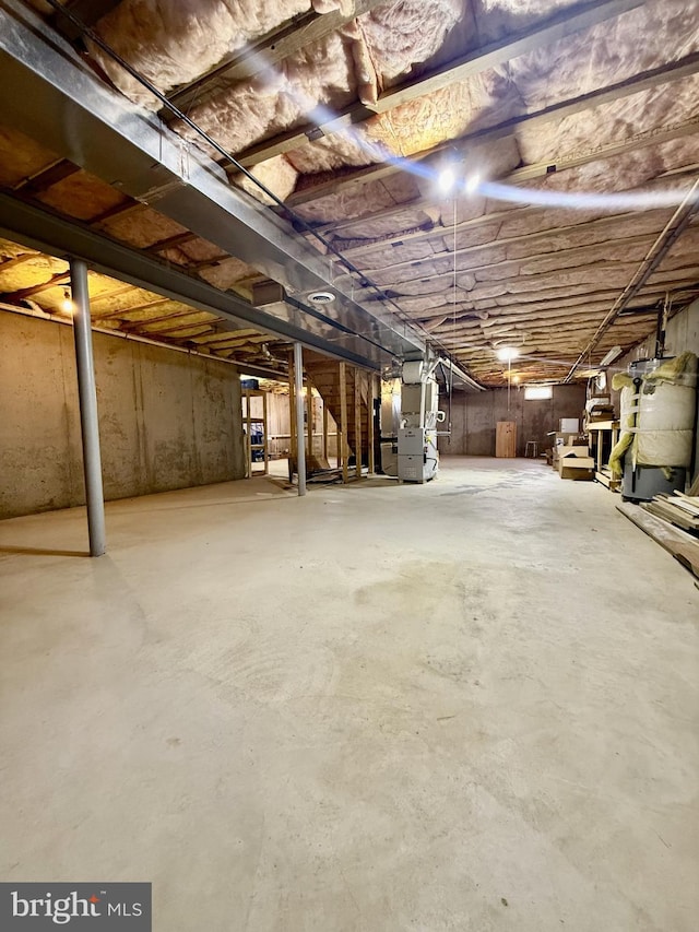 518 Leo Ct, Smyrna, DE 19977 - unfinished below grade area with heating unit
