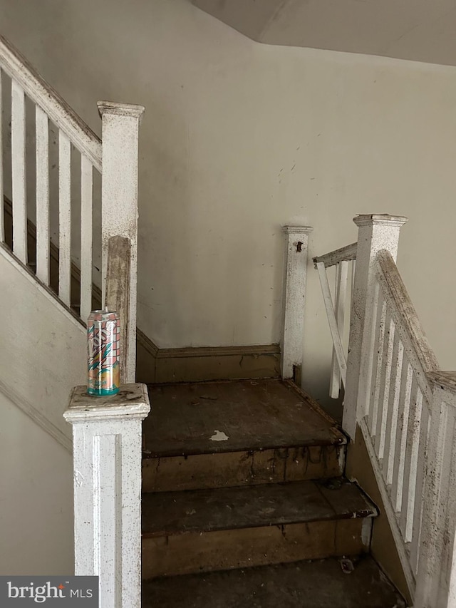 212 Highland Ave, Trenton, NJ 08618 - view of stairway