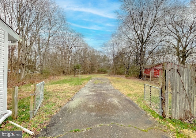 16000 Manning Rd W, Accokeek, MD 20607 - view of asphalt driveway