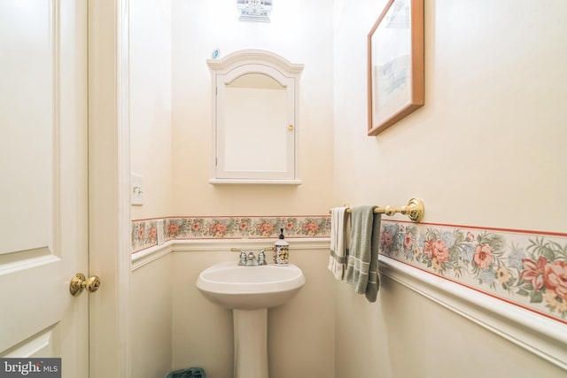 580 Buchanon Rd, Honey Brook, PA 19344 - bathroom with wainscoting