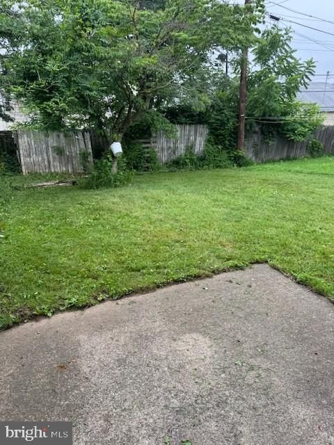 418 Jefferson St, Lansdale, PA 19446 - view of yard