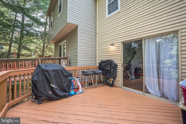 15198 Wentwood Ln, Woodbridge, VA 22191 - deck with grilling area and outdoor dining area