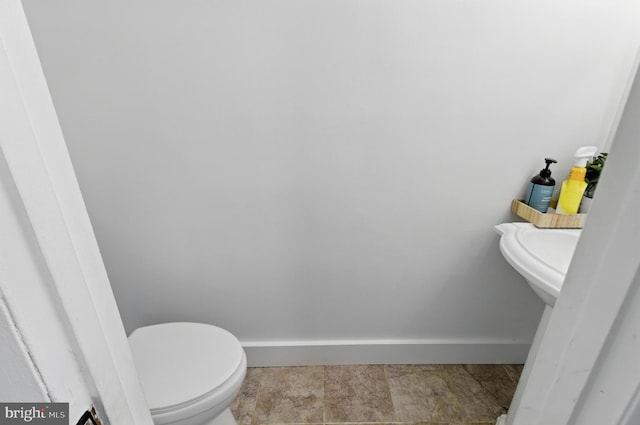 13727 Mahoney Dr, Woodbridge, VA 22193 - bathroom with baseboards and toilet