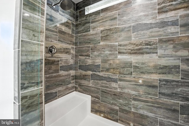 9936 Bell Wood Farm Ln, Nokesville, VA 20181 - full bathroom featuring a tile shower