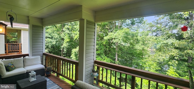 11492 Corinthia Ct, Woodbridge, VA 22192 - deck with outdoor lounge area