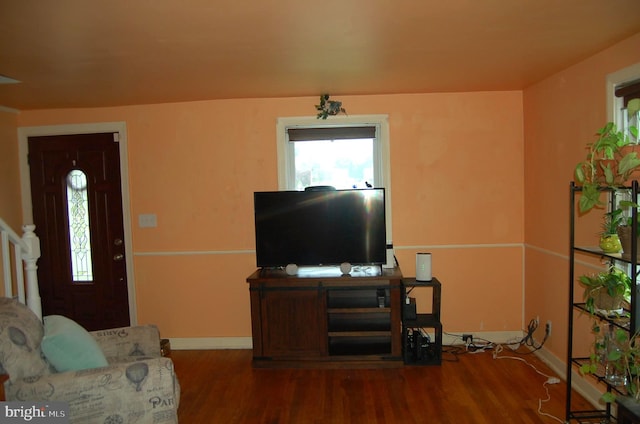 1400 Windsor Ave, Wilmington, DE 19804 - living area with wood finished floors and baseboards