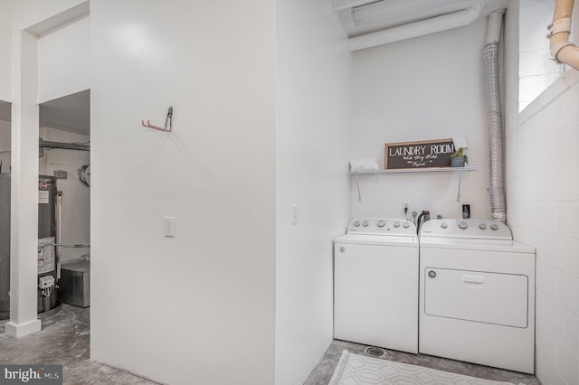 5917 Kingsford Rd Unit 366, Springfield, VA 22152 - laundry area with washer and dryer, gas water heater, and concrete block wall