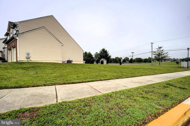 2 N Cummings Dr, Middletown, DE 19709 - view of side of home featuring a lawn and a garage