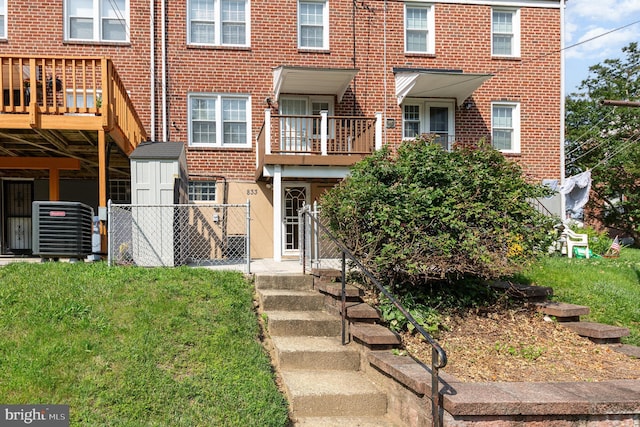 833 Evesham Ave, Baltimore, MD 21212 - townhome / multi-family property featuring brick siding