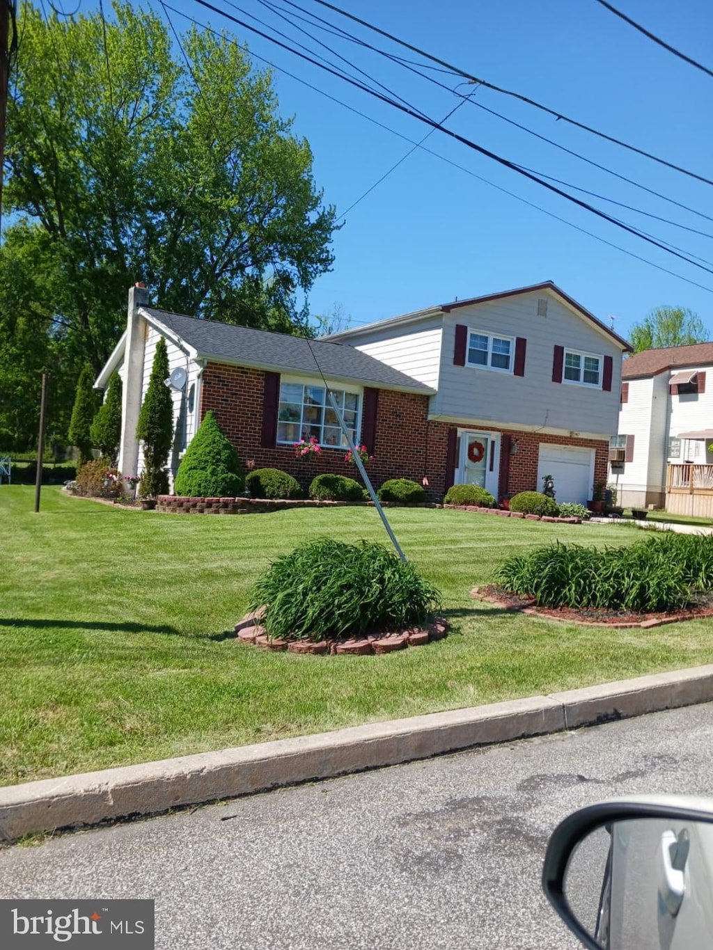 30 Belvue Ter, Aston, PA 19014 - tri-level home with brick siding, an attached garage, and a front yard