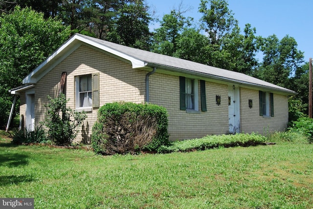 5409 Greenspring Valley Rd, Green Spring, WV 26722 - ranch-style home featuring a front lawn