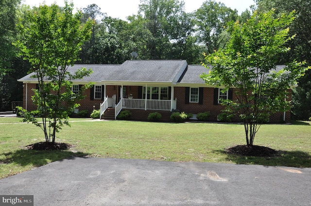 6197 Fishermans Way, Mechanicsville, VA 23116 - single story home featuring a porch, brick siding, and a front yard