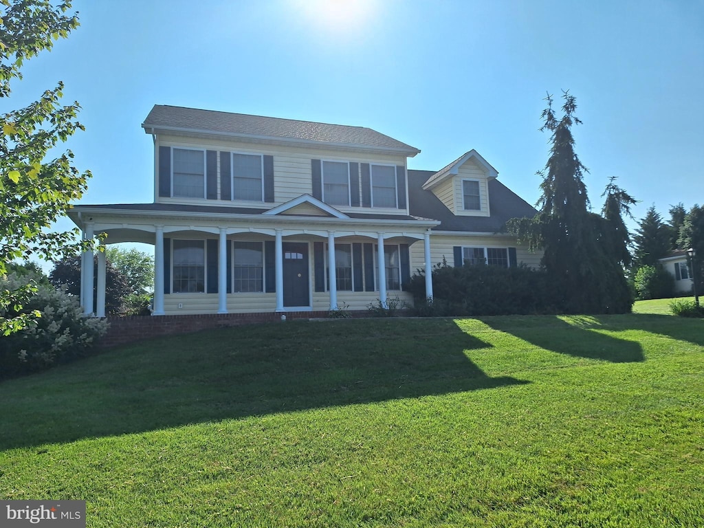 8 Sunshine Ave, Gettysburg, PA 17325 - view of front facade with a front yard