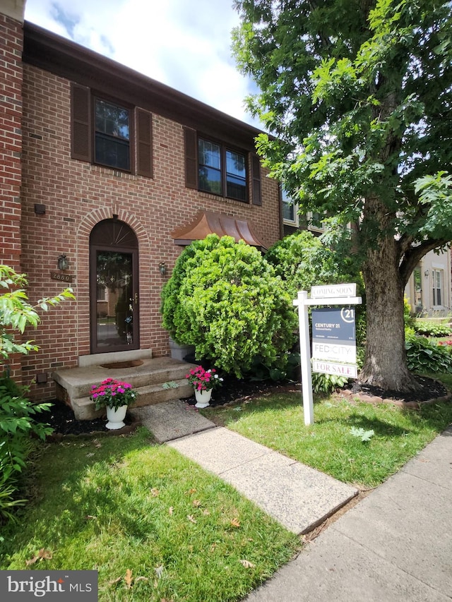 2880 Kelly Sq, Vienna, VA 22181 - view of front facade with brick siding
