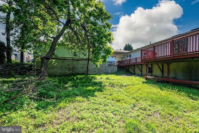 27 E Spring St, Frackville, PA 17931 - view of yard featuring a deck
