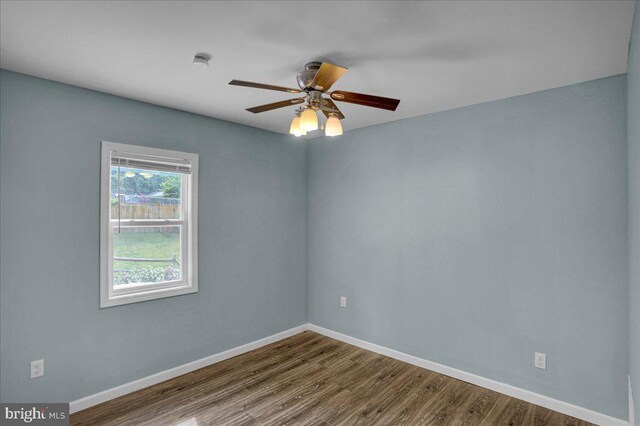 3629 Chestnut St, Reading, PA 19605 - unfurnished room with dark wood-type flooring, a ceiling fan, and a smoke detector
