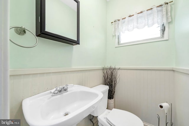 824 Lindale Ave, Drexel Hill, PA 19026 - half bath with wainscoting and a sink
