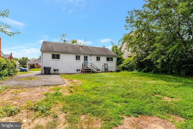 6005 Frederick St, Springfield, VA 22150 - back of property featuring a yard