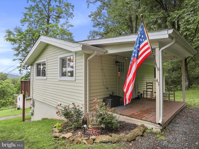 37AND41 Headwaters Rd, Chester Gap, VA 22623 - view of side of home featuring a lawn